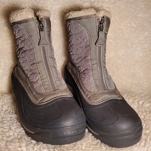 Women's Grey Columbia Snow Boots